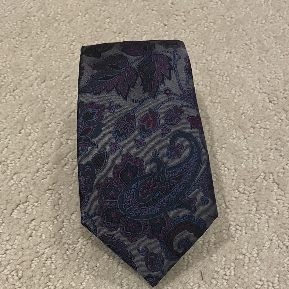 Perry Ellis Paisley Tie in Navy and Plum CB